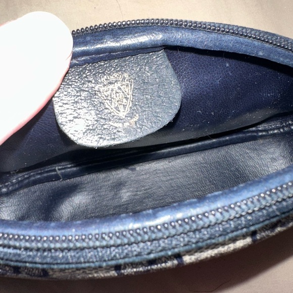 Authentic Vintage Gucci cosmetic case - Picture 2 of 4